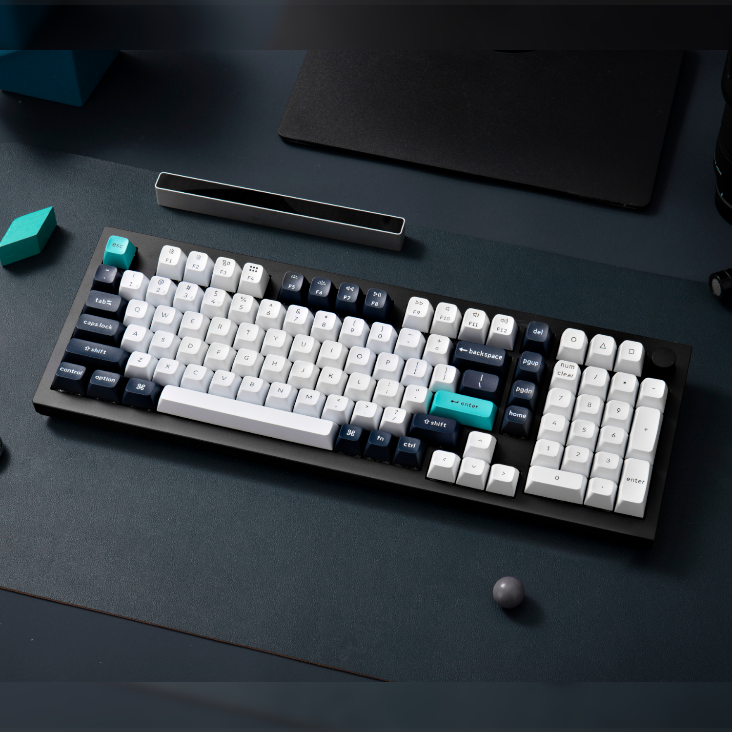 Keychron Q5 Max QMK/VIA Full-size Wireless Custom Mechanical Keyboard (Banana Switches) - Carbon Black - Image 3